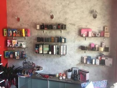 Interno del negozio prima della trasformazione